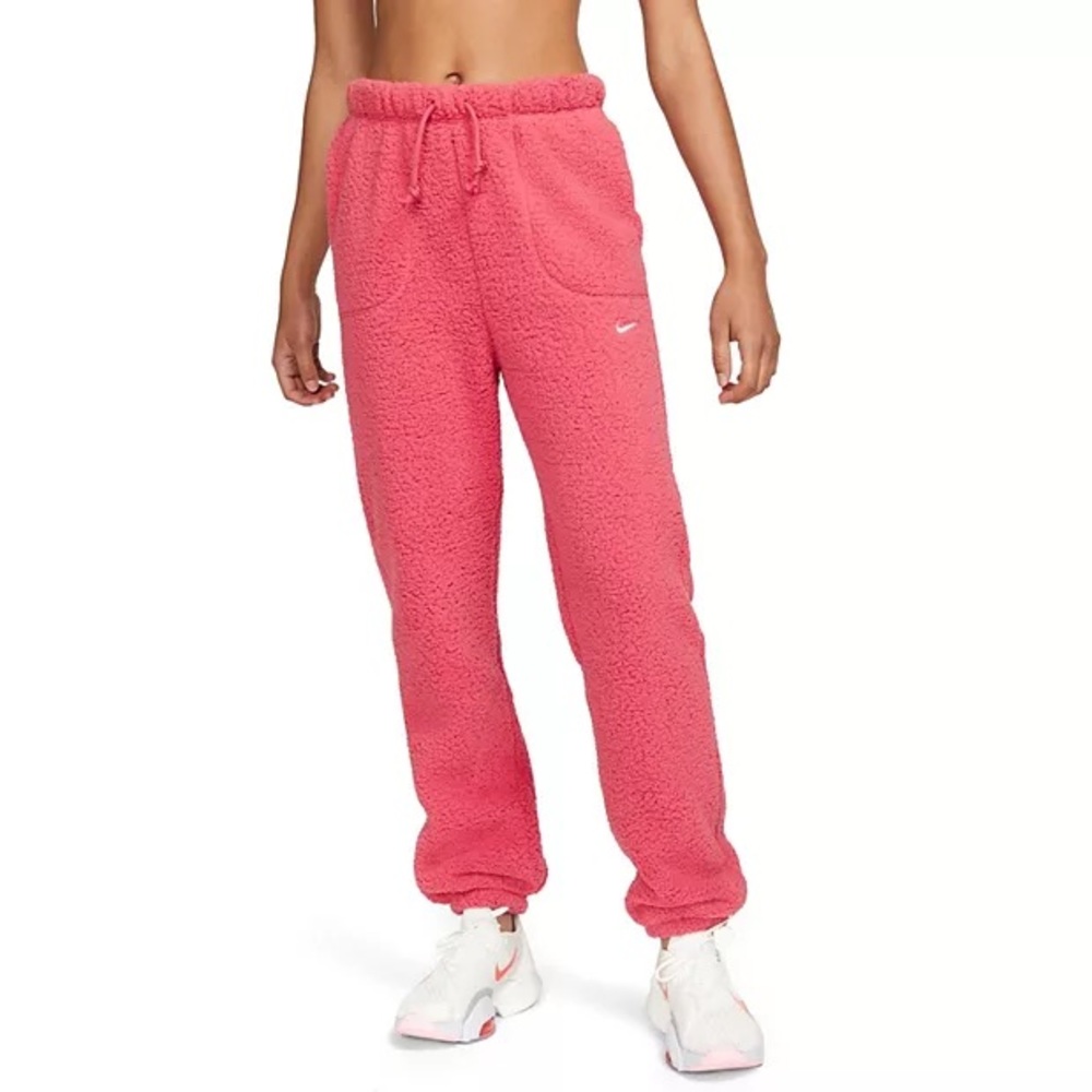 Nike Woman’s Therma Fit Fuzzy Sweatpants